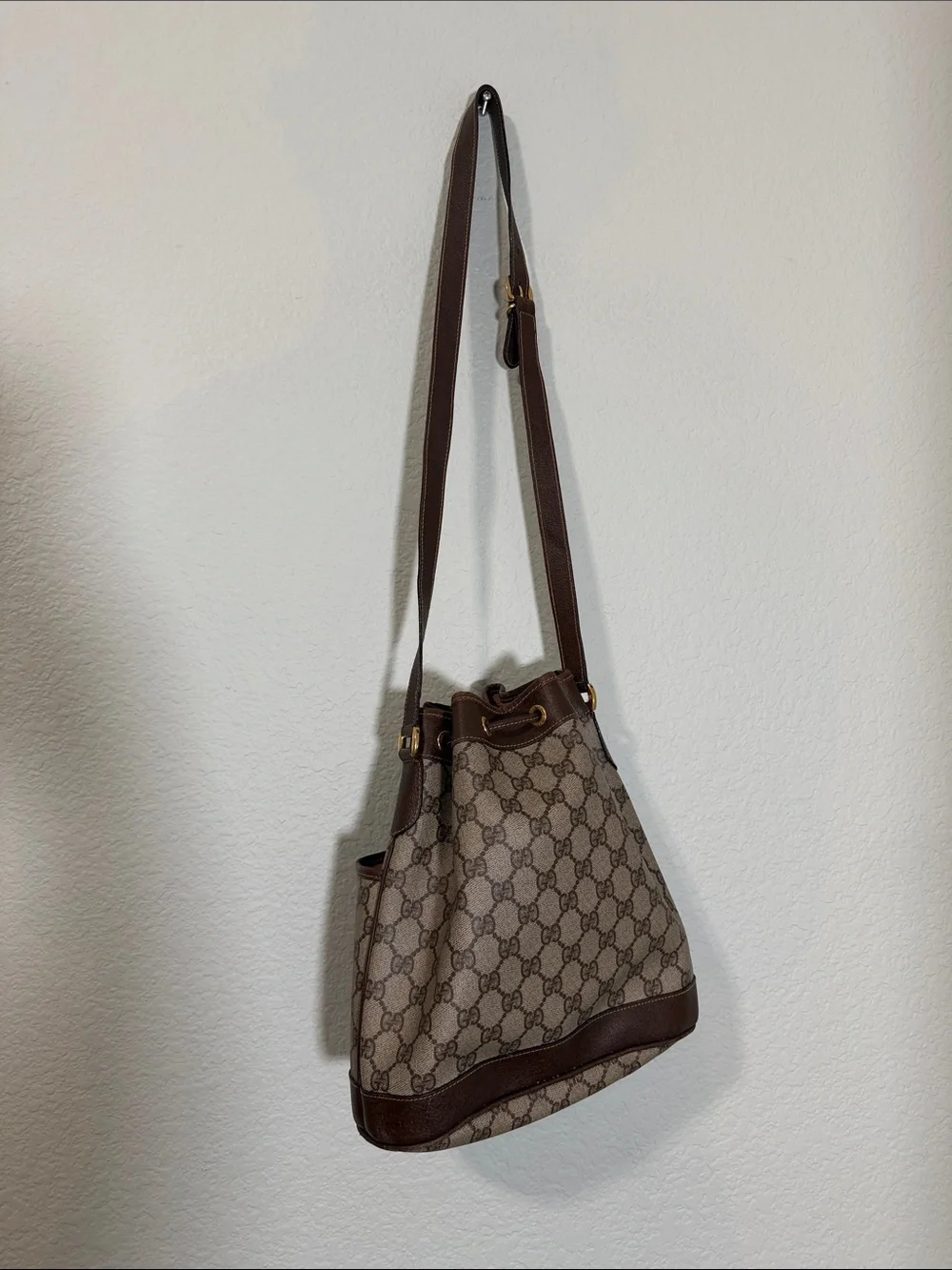 Authentic  GUCCI Brown & Cream GG Supreme Monogram Drawstring Shoulder Bag Purse - Picture 5 of 13
